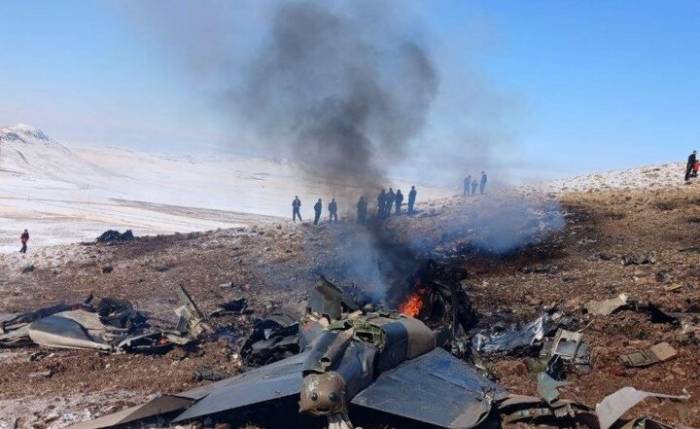 Military plane crashes in Iran