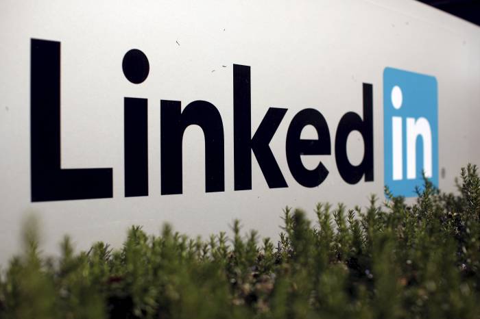 LinkedIn faces lawsuit over alleged sharing of private messages for AI training