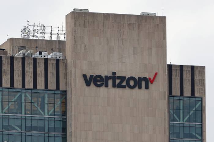 Verizon forecasts lower profits and cash flow amid heavy spending on 5G expansion