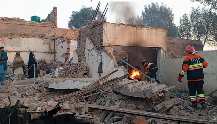 Gas tanker explosion in Pakistan kills six, injuries dozens