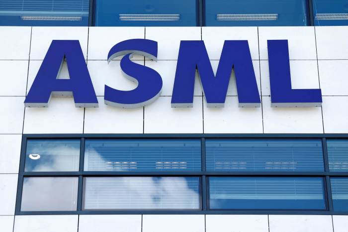 Dutch chip firm ASML reports strong fourth-quarter bookings amid AI spending concerns