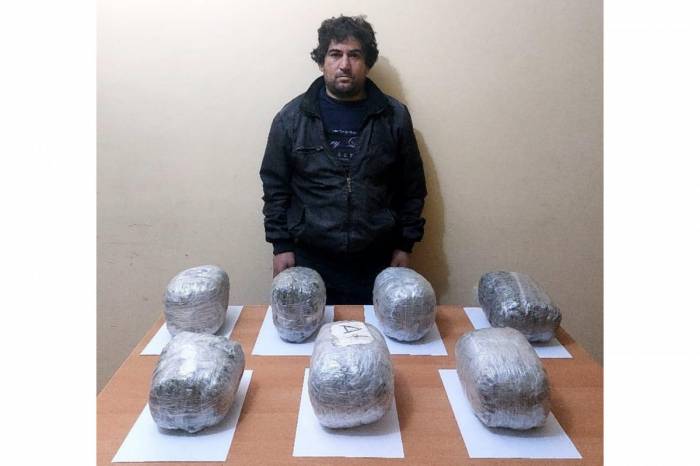 Azerbaijan prevents major drug smuggling at Iran border, detains trespasser