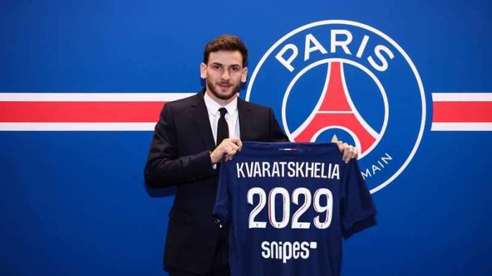 PSG sign Napoli forward Kvaratskhelia