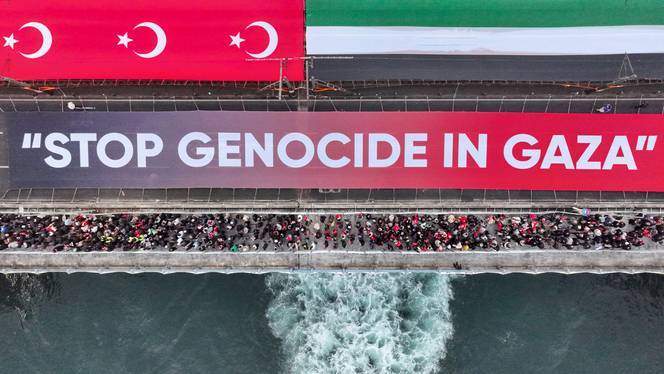 2025/01/21358-1735725271.jpg + Tens of thousands march in Istanbul for Palestine at year's start News about - Tens of thousands march in Istanbul for Palestine at year's start