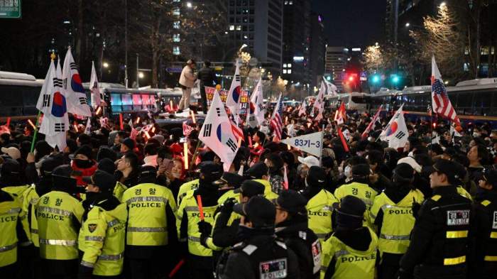 Protesters storm South Korean court after Yoon's detention is extended