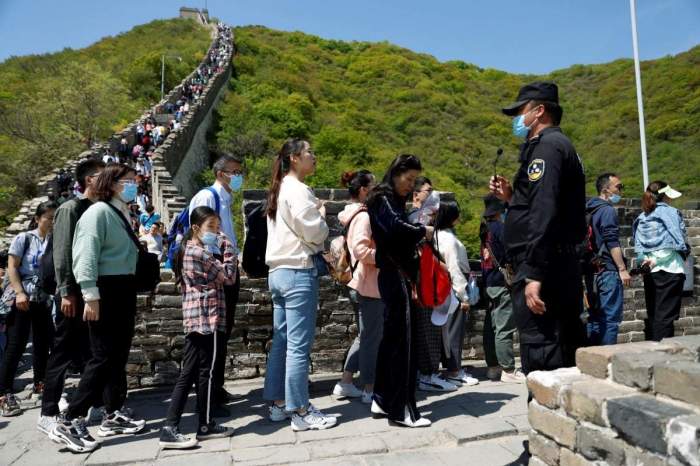 China hails surge in domestic tourism 
