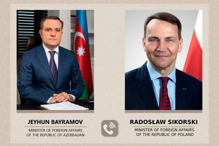 Azerbaijani, Polish FMs hold phone talk 