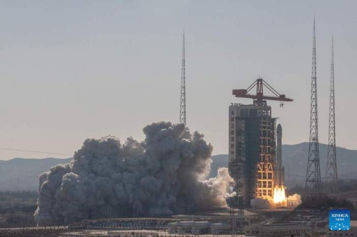 China launches new satellite group -  PHOTO 