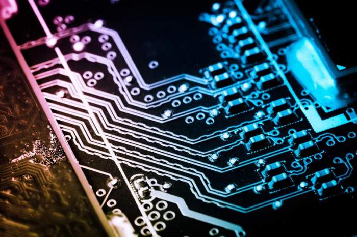 China chipmaking stocks surge on EUV lithography tech progress 