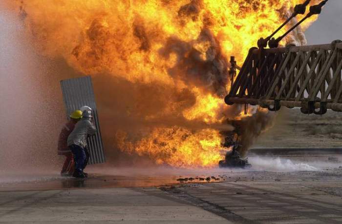 Iraq controls massive fire at oil field 
