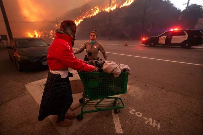 News about - Dramatic scenes from Los Angeles wildfires