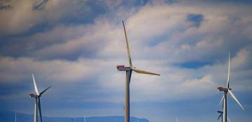 UK sets record for clean electricity as fossil fuel use drops to historic low