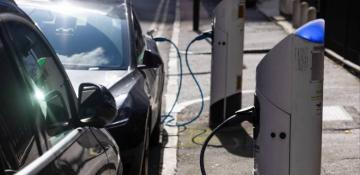 UK EV sales hit record in 2024, but fall short of government targets