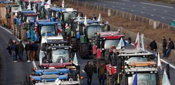 French farmers protest near Paris over Mercosur deal and agricultural compensation