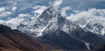 China closes Mount Everest scenic areas to tourists after strong earthquake