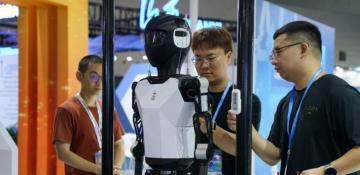 China to promote use of humanoid robots for elderly care 