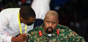 Uganda's military leader threatens to behead opposition leader 