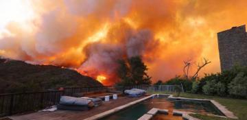 California governor declares state of emergency as wildfire forces mass evacuations  -VIDEO 