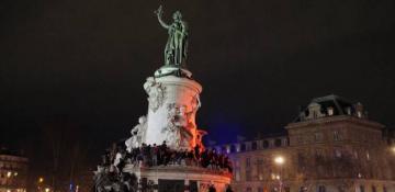 Thousands gather to mark death of French far-right figure 