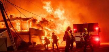 Dramatic scenes from Los Angeles wildfires