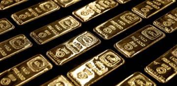 Gold climbs for fourth day as traders await US payrolls data