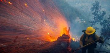 Los Angeles wildfire switches direction, posing new threat