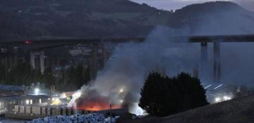 Scotland: Friarton bridge closed due to recycling center fire