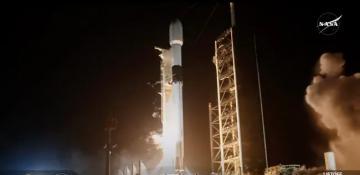 SpaceX launches two private lunar landers to the moon -  VIDEO 