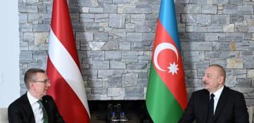 President Ilham Aliyev met with Latvian President in Davos 