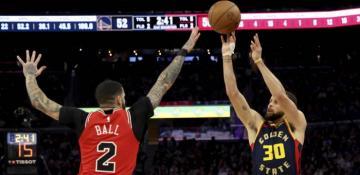 NBA: Stephen Curry leads Warriors to 131-106 victory over Bulls