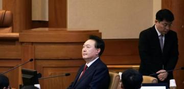 Seoul court rejects bid to extend Yoon’s detention 