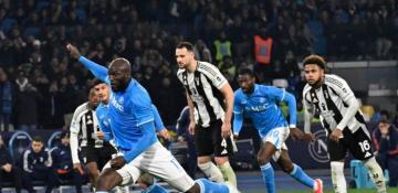 Napoli beat Juventus to claim top spot in Serie A -  VIDEO 