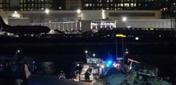 18 bodies recovered from river following aircraft crash near Reagan Nat'l Airport in D.C. 