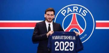 PSG sign Napoli forward Kvaratskhelia