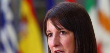 UK borrowing cost spike evaporates, in boost for Reeves 