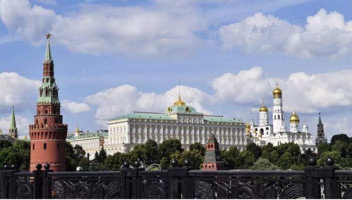 Moscow will continue to strengthen relations with Baku, Yerevan: Kremlin