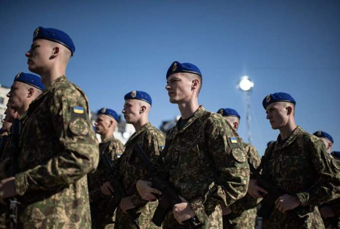 Ukraine plans financial incentives to increase military enlistment