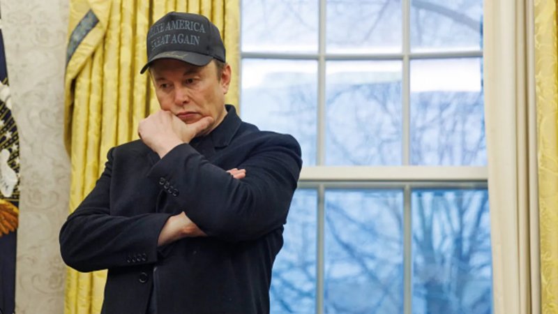 Tesla’s market cap sinks below $1 trillion as stock slumps more than 8% 