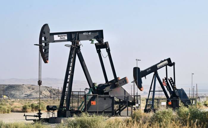 Oil prices drop as China hits back at US with new tariffs 