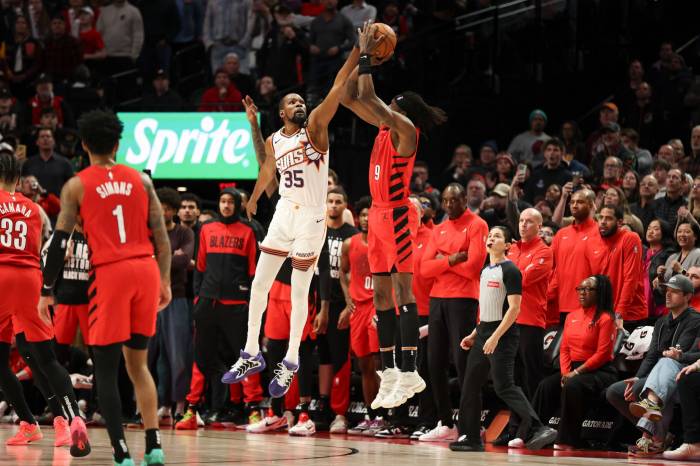 Trail Blazers win fourth straight, beat Suns 121-119