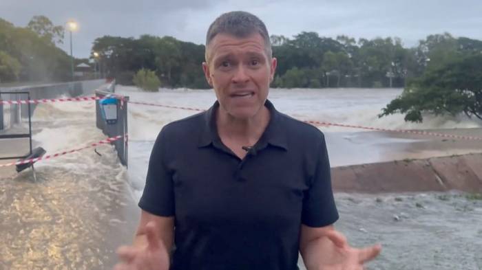Devastation from Queensland floods 'incredible', premier says 
