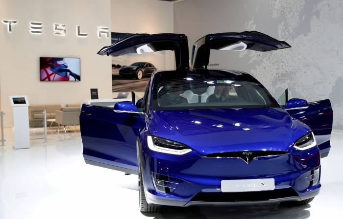 Tesla hikes prices for Model X cars in US 