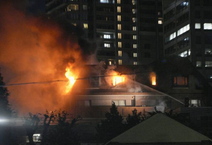 Apartment fire kills 2 in Japan's Osaka 