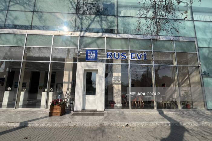 Signs from ‘Russia House’ in Baku being removed 