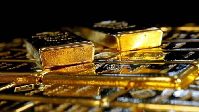 Gold slips from record high as Fed signals no immediate rate cuts