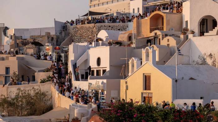 Santorini fears impact on summer tourism as earthquakes strike island 