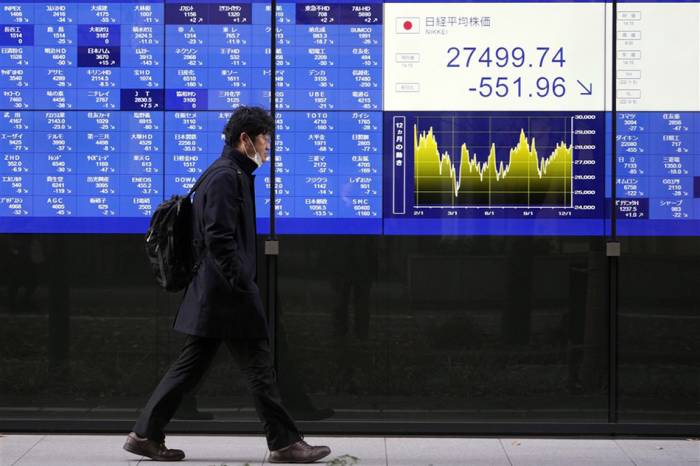 Tokyo stocks fall amid stronger yen 