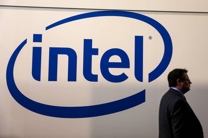 Intel’s stock hits biggest weekly jump since 2000 