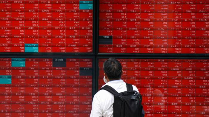 Asian markets edge up amid strong Hong Kong tech and yen boost