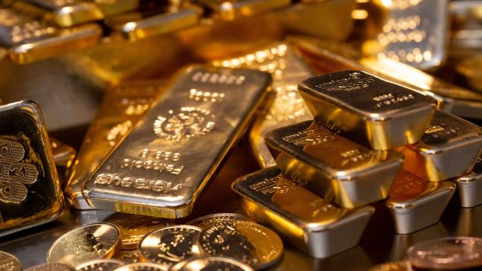 Gold stays near record high amid geopolitical tensions